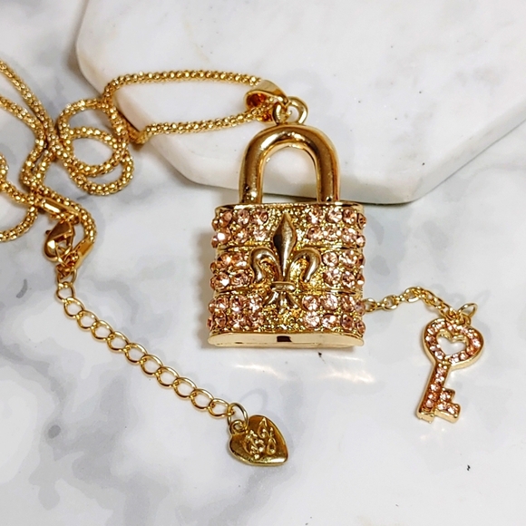 Rhinestone Lock and Key Necklace - Picture 1 of 4